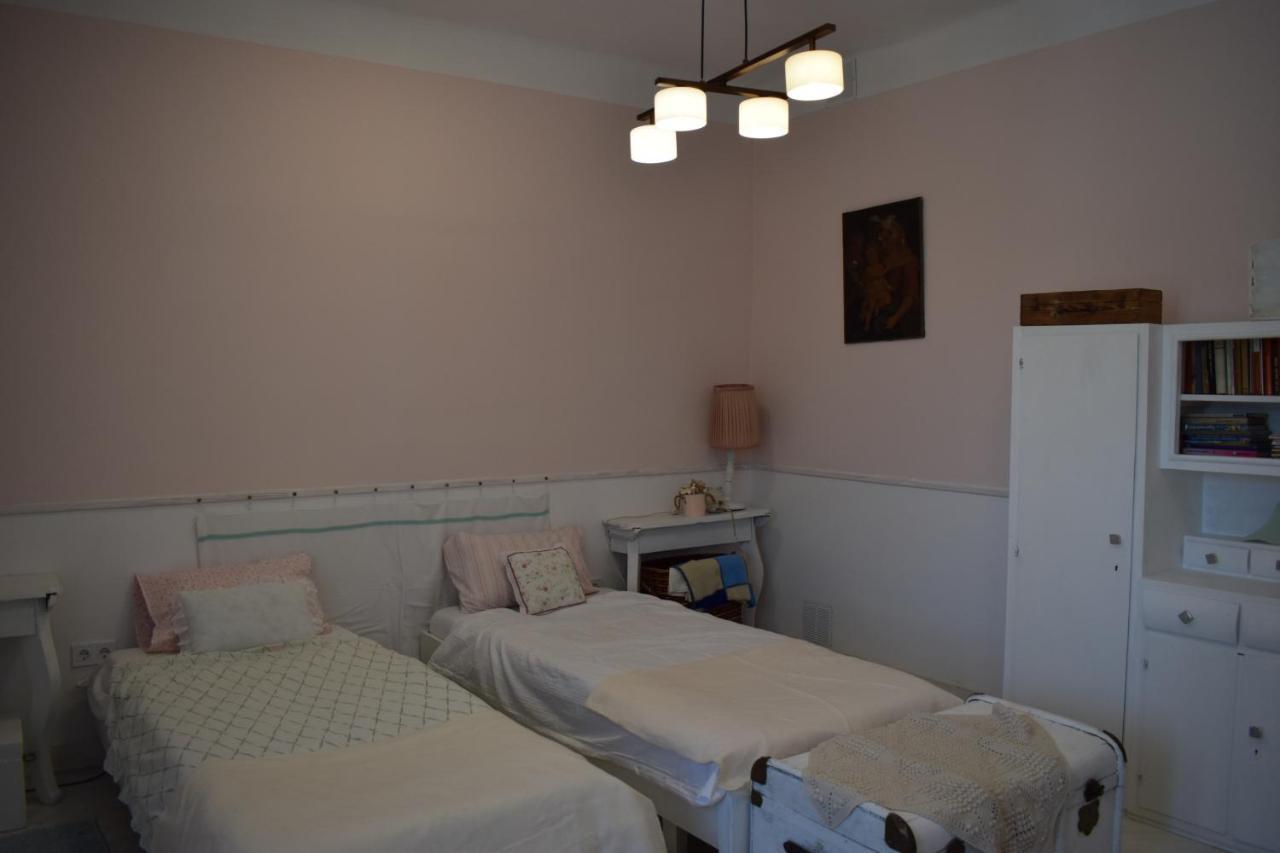 Malomszeg Apartman 2 Pecs Exterior photo
